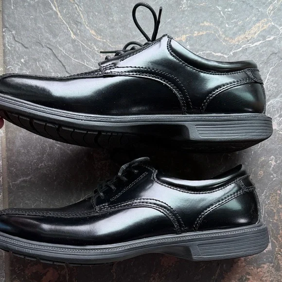 Nunn Bush Black Leather Oxfords - Picture 2 of 7